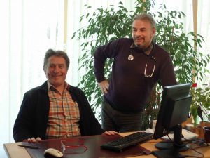 Praxisinhaber Wolfgang Schmidt (sitzend) und Dr. Michael Schnabel
